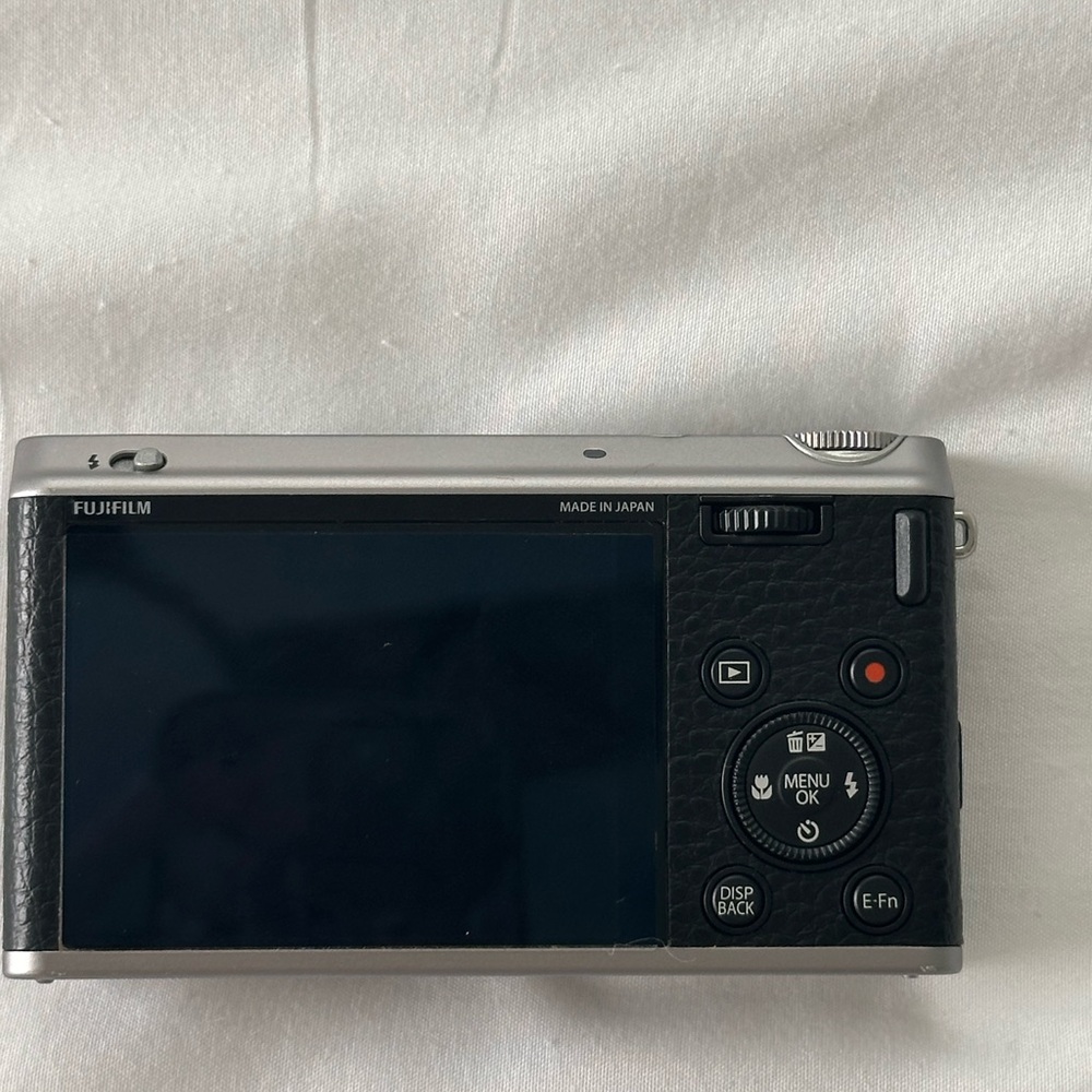 Fujifilm Silver and Black Compact Digital Camera - Picture 3 of 10